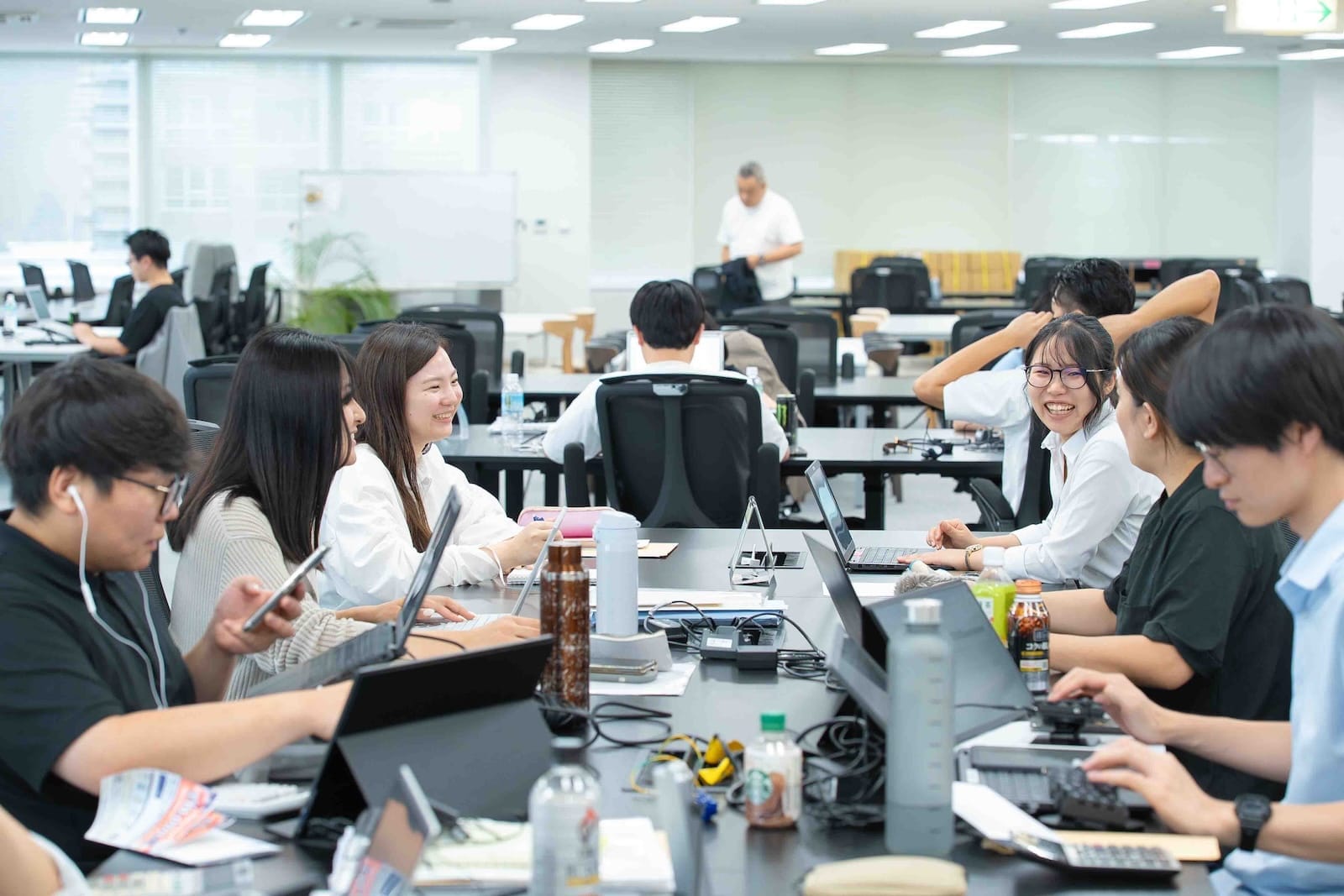 大阪本社のオフィスの様子